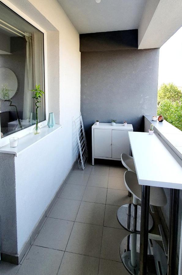 New Cozy Apartment 3 Min To Subway 24H/7 Self Check-In Popesti-Leordeni Eksteriør billede